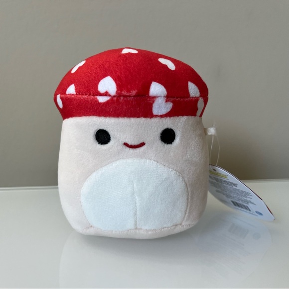 *SOLD* Squishmallows Malcolm Mushroom Hearts 5” Squishmallow Valentine’s Day - Picture 2 of 9